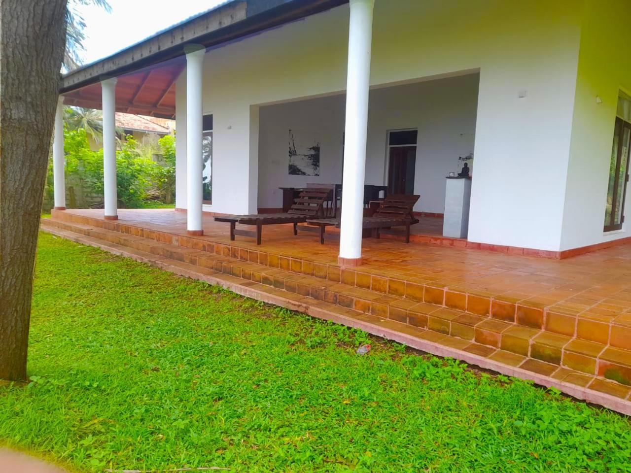 Bluewind Resort Tangalle Esterno foto